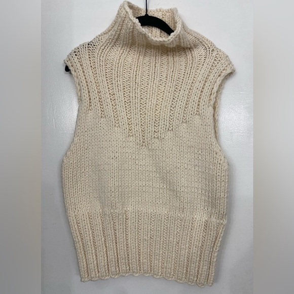 NWT TOTEME Turtleneck Hand Knitted Wool Top Buttercream Size Large - Picture 6 of 15